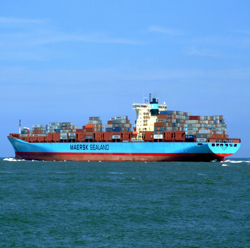 Η Maersk επιστρέφει στη Ρωσία για να μαζέψει τα 50.000 κενά της