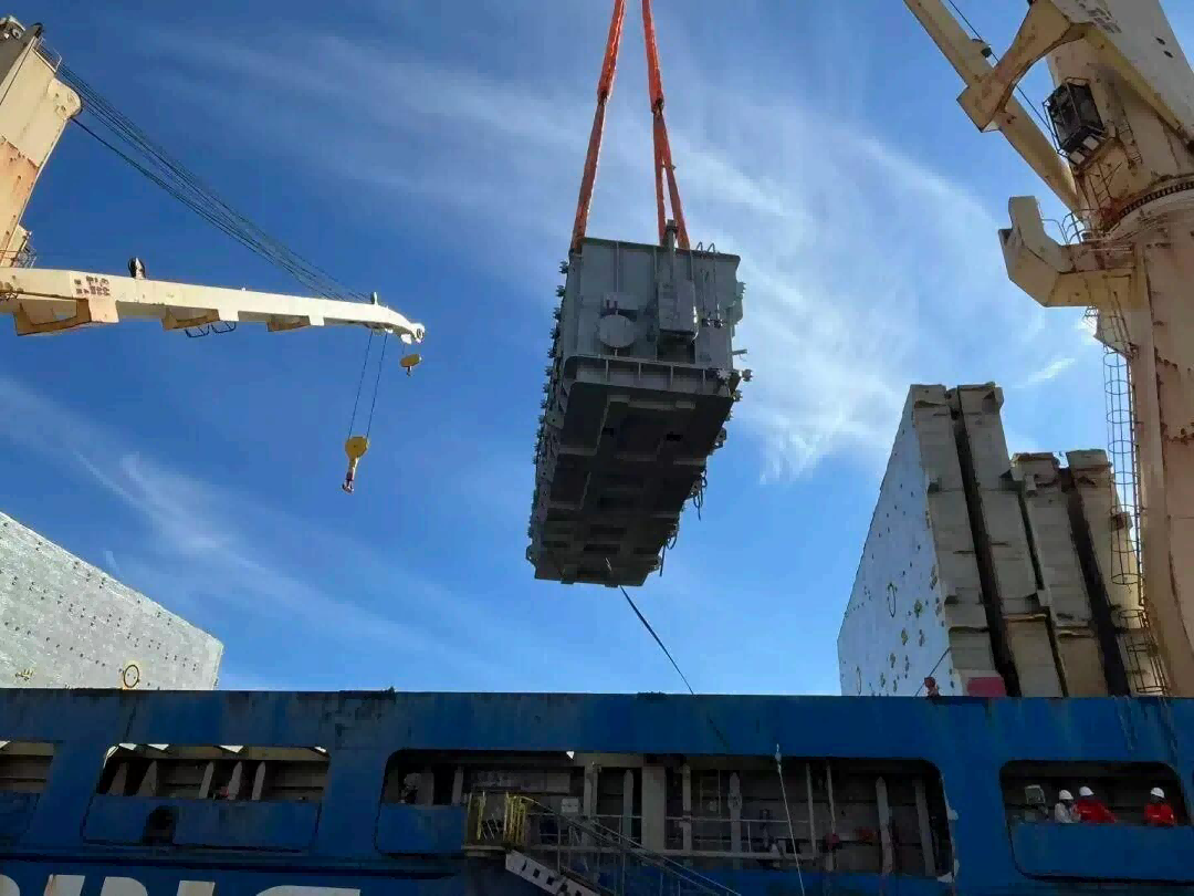 Δύο μετασχηματιστές 128 τόνων σαλπάρουν για την Αφρική: Γιατί κάθε βαρύς ανελκυστήρας είναι μια δοκιμή ικανότητας και ευθύνης